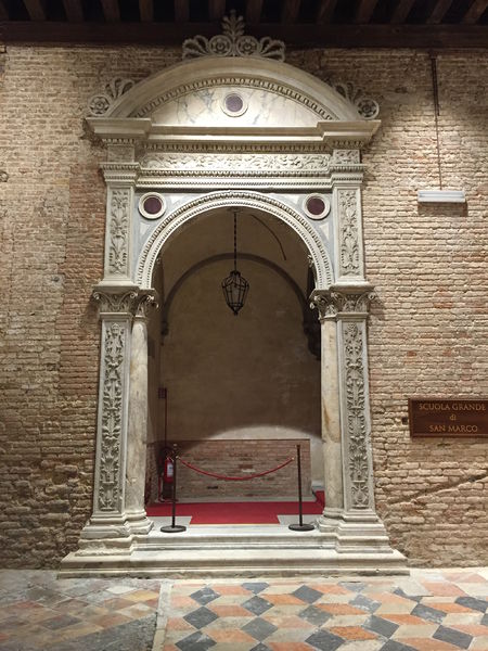 Immagine:Scuola Grande San Marco - Portone Scala.JPG
