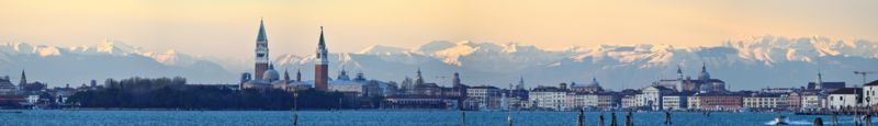 Immagine:Panorama - Venezia e le montagne.JPG