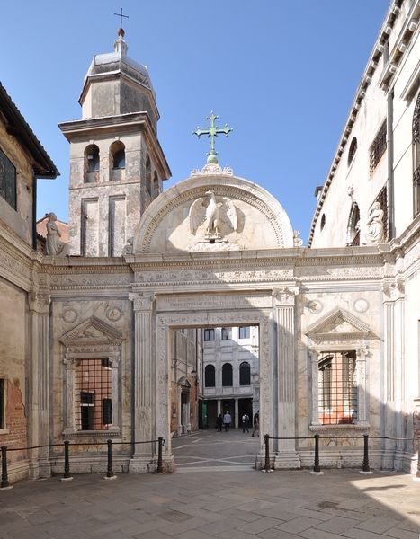 Immagine:Portale San Giovanni Evangelista.jpg