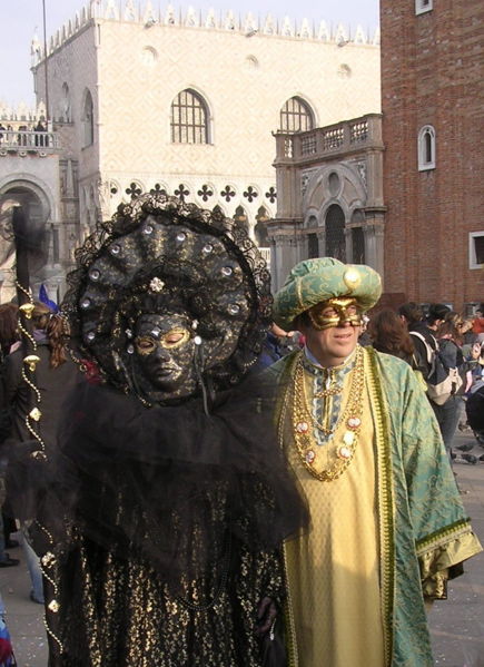 Immagine:Due maschere del carnevale 2006.jpg