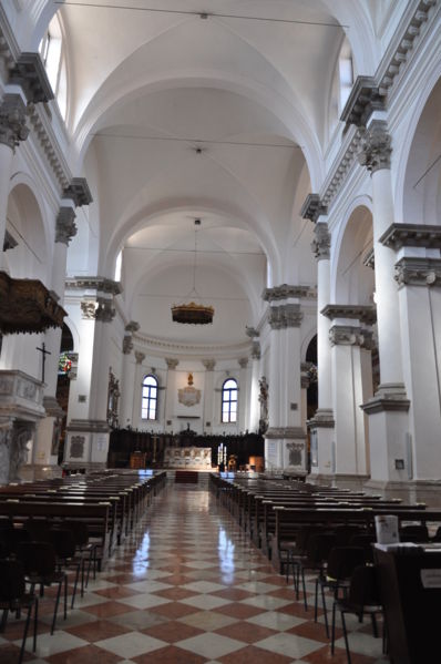 Immagine:Interno Cattedrale Chioggia.jpg